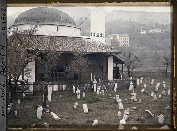 RECORD DATE NOT STATED Sarajevo, Bosnia and Herzegovina Muslim cemetery and mosque , 1912 - Balkans, Italy - Jean Brunhes and Auguste LÃ on - (October 13 - 27) (French - ï»¿Sarajevo , Bosnie-HerzÃ govine Cimetiere musulman et mosquÃ e). Cemetery, funeral architecture, Islam, portico, mosque, religious architecture, Habitat , Architecture , Religion, Bosnia, Sarajevo, Muslim cemetery and mosque Copyright: xpiemagsx AKahnlpie020223-6372 !ACHTUNG AUFNAHMEDATUM GESCHÄTZT!