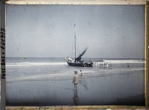 RECORD DATE NOT STATED Scheveningue, The Hague, Netherlands , 1929 - Netherlands - StÃ phane Passet - (August 17-31) (French - ï»¿Scheveningue , La Haye , Pays-Bas). Sea , ocean, worldly entertainment, child, maritime transport, sailboat, Entertainment, human beings, transport, Hollande, Scheveningue, La Plage Copyright: xpiemagsx AKahnlpie020223-17771 !ACHTUNG AUFNAHMEDATUM GESCHÄTZT!