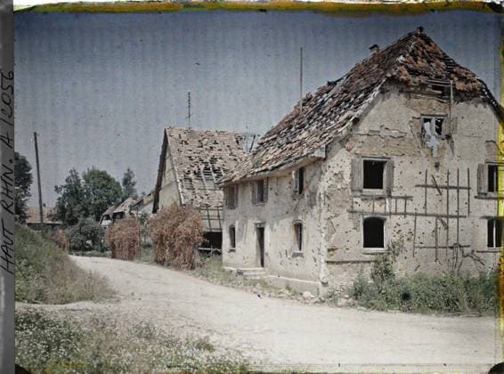 RECORD DATE NOT STATED Seppois-le-Haut, Haut-Rhin, Alsace, France Camouflages , 1917 - Alsace - Paul Castelnau (photographic section of the armies) - (June) (French - ï»¿Seppois-le-Haut , Haut-Rhin , Alsace , France Camouflages). Ruins, front, bombardment, First World War, France, Seppois le Haut, camouflages Copyright: xpiemagsx AKahnlpie020223-210 !ACHTUNG AUFNAHMEDATUM GESCHÄTZT!