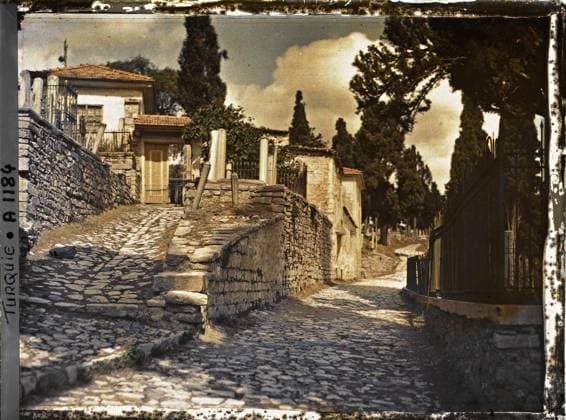 RECORD DATE NOT STATED Constantinople (current Istanbul), Turkey Rue paved up to the Grand Cemetery of Eyüp , 1912 - Turkey - StÃ phane Passet - (September) (French - ï»¿Constantinople ( actuelle Istanbul ) , Turquie Rue pavÃ e montant vers le grand cimetiere d Eyüp). Tomb, funeral architecture, Islam, street , neighborhood, Habitat , Architecture , Religion, Turkey, Eyoub, the rise of the large cemetery Copyright: xpiemagsx AKahnlpie020223-4392 !ACHTUNG AUFNAHMEDATUM GESCHÄTZT!