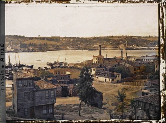 RECORD DATE NOT STATED Constantinople (current Istanbul), Turkey the top of the golden horn from the north shore to the faubourg of Eyüp , 1912 - Turkey - StÃ phane Passet - (September) (French - ï»¿Constantinople ( actuelle Istanbul ) , Turquie Le haut de la Corne d Or depuis la rive Nord vers le faubourg d Eyüp). River, boat, home, hydrography, street , neighborhood, agglomeration panorama, Habitat , architecture, nature , environment, Turkey, Constantinople, view of the golden horn Copyright: xpiemagsx AKahnlpie020223-5060 !ACHTUNG AUFNAHMEDATUM GESCHÄTZT!