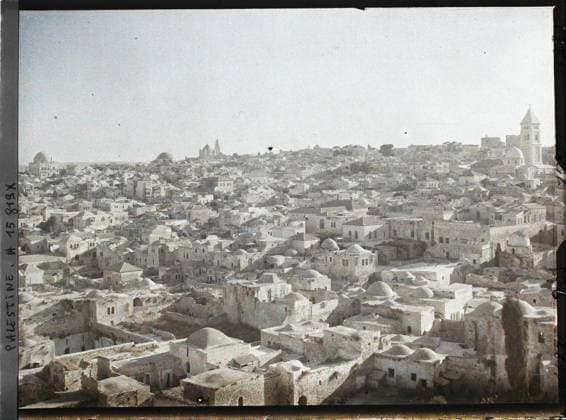 RECORD DATE NOT STATED Jerusalem, Palestine a view of the city , 1918 - Near East, Egypt, Palestine, Cyprus - Paul Castelnau (photographic section of the armies) - (January 9 -October 6) (French - ï»¿JÃ rusalem , Palestine Une vue de la ville). Church, Christianity, Islam, terrace, mosque, agglomeration panorama, religious architecture, Religion , Habitat , Architecture, Palestine, Jerusalem, panorama of Jerusalem, On the left, Haram Esch-SchÃ rif Copyright: xpiemagsx AKahnlpie020223-348 !ACHTUNG AUFNAHMEDATUM GESCHÄTZT!