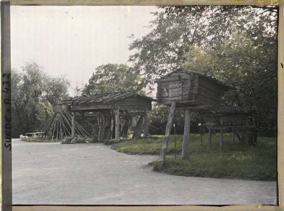 RECORD DATE NOT STATED Stockholm, Sweden Architectures in the outdoor museum in Skansen (?) , 1910 - Voyage of Albert Kahn and Auguste LÃ on in Scandinavia - (August 9 - September 14) (French - ï»¿Stockholm , Suede Architectures dans le musÃ e de plein air Ã Skansen ( ? )). Museum, agriculture , breeding, boat, fishing , sea trades, maritime transport, park , garden, Economic activity, transport, housing , architecture, Stockholm, Stockholm Skansen Village Lapon Copyright: xpiemagsx AKahnlpie020223-5216 !ACHTUNG AUFNAHMEDATUM GESCHÄTZT!