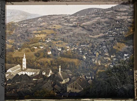 RECORD DATE NOT STATED Jajce, Bosnia and Herzegovina View of all on the two banks taken from the Kastel terrace La Fortress , 1912 - Balkans, Italy - Jean Brunhes and Auguste LÃ on - (October 13 - 27) (French - ï»¿Jajce , Bosnie-HerzÃ govine Vue d ensemble sur les deux rives prise de la terrasse du Kastel la forteresse ). Christianity, valley, Islam, bell tower, river, minaret, monastery, mosque, agglomeration panorama, religious architecture, Religion , Habitat , Architecture, Bosnia, Jajce, view of together on the two banks taken from the Kastel terrace Copyright: xpiemagsx AKahnlpie020223-6313 !ACHTUNG AUFNAHMEDATUM GESCHÄTZT!