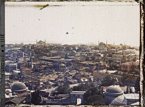 RECORD DATE NOT STATED Constantinople (current Istanbul), Turkey Panorama taken from one of the minarets of Süleymaniye Camii ( Mosque of Sultan-Soliman-le-Magnifique ) to the East , 1912 - Turkey - StÃ phane Passet - (September) (French - ï»¿Constantinople ( actuelle Istanbul ) , Turquie Panorama pris depuis l un des minarets de Süleymaniye Camii ( Â«MosquÃ e du Sultan-Soliman-le-MagnifiqueÂ» ) vers l est). Islam, mosque, agglomeration panorama, religious architecture, Religion , Habitat , Architecture, Turkey, Constantinople, a district of Stamboul Copyright: xpiemagsx AKahnlpie020223-5062 !ACHTUNG AUFNAHMEDATUM GESCHÄTZT!