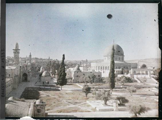 RECORD DATE NOT STATED Jerusalem, Palestine Le Haram el Sheriff , 1918 - Near East, Egypt, Palestine, Cyprus - Paul Castelnau (photographic section of the armies) - (January 9 -October 6) (French - ï»¿JÃ rusalem , Palestine Le Haram el ShÃ rif). Islam, minaret, mosque, religious architecture, Religion , Habitat , Architecture, Palestine, Jerusalem, Haram Esch SchÃ rif and Mosque of Omar Copyright: xpiemagsx AKahnlpie020223-349 !ACHTUNG AUFNAHMEDATUM GESCHÄTZT!