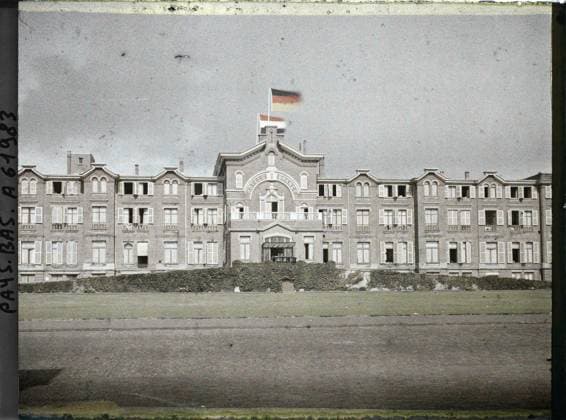 RECORD DATE NOT STATED Schevengue, The Hague, the Netherlands the HÃ tel d Orange headquarters of the German delegation , 1929 - Netherlands - StÃ phane Passet - (August 17-31) (French - ï»¿Scheveningue , La Haye , Pays-Bas L HÃ tel d Orange siege de la dÃ lÃ gation allemande). Commercial architecture, diplomacy, peace, repairs, restoration , hotel, flag, Habitat , architecture, international relations, First World War, economic activity, Hollande, Schevengue, the HÃ tel d Orange, headquarters of the German delegation Copyright: xpiemagsx AKahnlpie020223-17781 !ACHTUNG AUFNAHMEDATUM GESCHÄTZT!