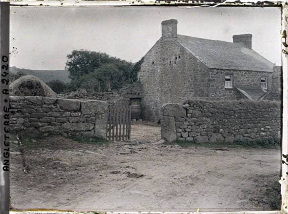 RECORD DATE NOT STATED Cornwall, England a rural dwelling , 1913 - England - Auguste LÃ on - (August 28 - September 3) (French - ï»¿Cornouailles , Angleterre Une habitation rurale). shipwrecked image, rural architecture, housing, Habitat , Architecture, England Copyright: xpiemagsx AKahnlpie020223-3097 !ACHTUNG AUFNAHMEDATUM GESCHÄTZT!