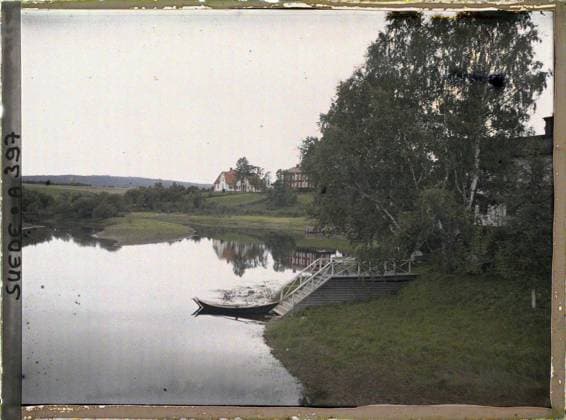 RECORD DATE NOT STATED Between Säter and Rattvik, Sweden a lake and a bank , 1910 - Voyage of Albert Kahn and Auguste LÃ on in Scandinavia - (August 9 - September 14) (French - ï»¿Entre Säter et Rattvik , Suede Un lac et une berge). Landscape, lake , pond, boat, home, hydrography, maritime transport, Nature , Environment, Habitat , Architecture, Transport, Route de Loeter in Rattwik Copyright: xpiemagsx AKahnlpie020223-5167 !ACHTUNG AUFNAHMEDATUM GESCHÄTZT!
