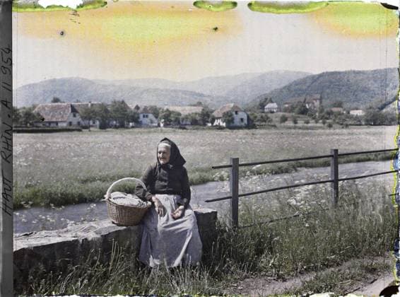RECORD DATE NOT STATED Kirchberg, Haut-Rhin, Alsace, France VallÃ e de la Doller, Kirchberg , 1917 - Alsace - Paul Castelnau (photographic section of the armies) - (June) (French - ï»¿Kirchberg , Haut-Rhin , Alsace , France VallÃ e de la Doller , Kirchberg). Woman, exists in high definition, portrait, domestic object, Human beings, HD, daily life, FRANCE, CIRCHBERGG, BALLETE THE HUE DILLER, CIRCKERG Copyright: xpiemagsx AKahnlpie020223-13491 !ACHTUNG AUFNAHMEDATUM GESCHÄTZT!