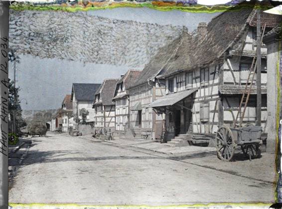 RECORD DATE NOT STATED Dannemarie, Haut-Rhin, Alsace, France rue camouflaged, masons , 1917 - Alsace - Paul Castelnau (photographic section of the armies) - (June) (French - ï»¿Dannemarie , Haut-Rhin , Alsace , France Rue camouflÃ e , macons). Work scene, small trade, road, street scene, craftsmanship, front, Daily life, economic activity, First World War, France, Dannemarie, Camouflaged route Masons Copyright: xpiemagsx AKahnlpie020223-162 !ACHTUNG AUFNAHMEDATUM GESCHÄTZT!