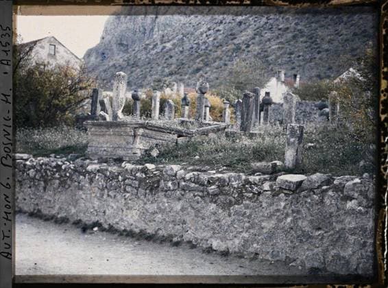 RECORD DATE NOT STATED Sarajevo, Bosnia and Herzegovina Ancient Muslim cemetery , 1912 - Balkans, Italy - Jean Brunhes and Auguste LÃ on - (October 13 - 27) (French - ï»¿Sarajevo , Bosnie-HerzÃ govine Ancien cimetiere musulman). Cemetery, funeral architecture, Islam, religious architecture, Habitat , Architecture , Religion, Bosnia, Sarajevo, former Muslim cemetery Copyright: xpiemagsx AKahnlpie020223-6367 !ACHTUNG AUFNAHMEDATUM GESCHÄTZT!