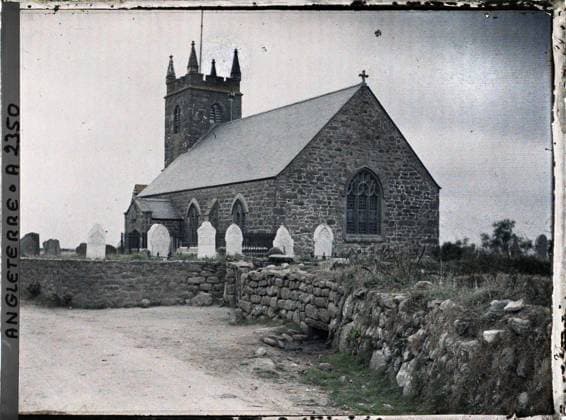 RECORD DATE NOT STATED Cornwall, England a church and its cemetery , 1913 - England - Auguste LÃ on - (August 28 - September 3) (French - ï»¿Cornouailles , Angleterre Une Ã glise et son cimetiere). Church, tomb, cemetery, Christianity, funeral architecture, shipwrecked image, religious architecture, Religion , Habitat , Architecture, England Copyright: xpiemagsx AKahnlpie020223-3306 !ACHTUNG AUFNAHMEDATUM GESCHÄTZT!