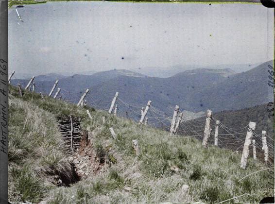 RECORD DATE NOT STATED Haut-Rhin, Alsace, France seen on the hohneck, the gresson, the gebweiler ball and defensive installations , 1917 - Alsace - Paul Castelnau (photographic section of the armies) - (June) (French - ï»¿Haut-Rhin , Alsace , France Vue sur le Hohneck , le Gresson , le ballon de Gebweiler et installations dÃ fensives ). Border, front, barbed wire, First World War, France, Alsace balloon, S, Le Hohneck, Le Gresson, Le Ballon de Gebweiler Copyright: xpiemagsx AKahnlpie020223-13505 !ACHTUNG AUFNAHMEDATUM GESCHÄTZT!