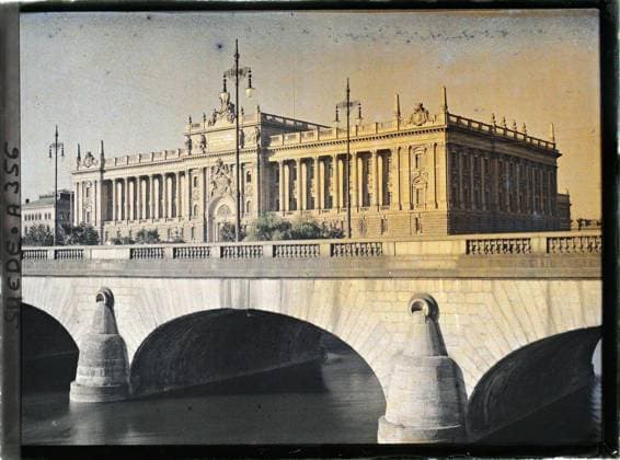 RECORD DATE NOT STATED Stockholm, Sweden seen from the old Bank of Sweden (Riksbank) , 1910 - Voyage of Albert Kahn and Auguste LÃ on in Scandinavia - (August 9 - September 14) (French - ï»¿Stockholm , Suede Vue de l ancienne Banque de Suede ( Riksbank )). Parliament, floor lamp , reverbera, civil engineering, public civil architecture, banking , finances, bridge, Habitat , architecture, economic activity, Stockholm, Chamber of Deputies Copyright: xpiemagsx AKahnlpie020223-3076 !ACHTUNG AUFNAHMEDATUM GESCHÄTZT!