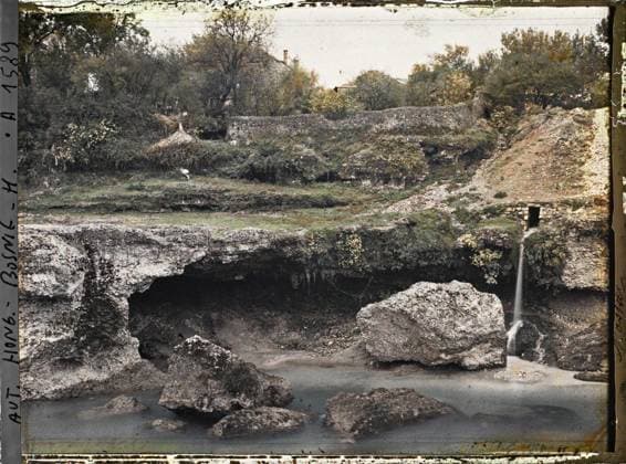 RECORD DATE NOT STATED Mostar, Bosnia and Herzegovina Bords de la Neretva , 1912 - Balkans, Italy - Jean Brunhes and Auguste LÃ on - (October 13 - 27) (French - ï»¿Mostar , Bosnie-HerzÃ govine Bords de la Neretva). River, erosion, hydrography, Nature , Environment, Bosnie, Mostar, edges of the Narenta Copyright: xpiemagsx AKahnlpie020223-6415 !ACHTUNG AUFNAHMEDATUM GESCHÄTZT!