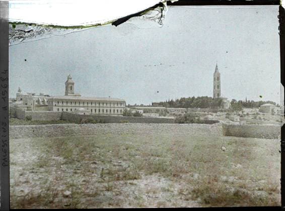 RECORD DATE NOT STATED Jerusalem, Palestine seen from Mount of olive trees , 1918 - Near East, Egypt, Palestine, Cyprus - Paul Castelnau (photographic section of the armies) - (January 9 -October 6) (French - ï»¿JÃ rusalem , Palestine Vue du mont des Oliviers). Christianity, bell tower, home, vegetation , botany, religious architecture, Religion, Habitat , Architecture, Nature , Environment, Palestine, Jerusalem, Mont des Oliviers Copyright: xpiemagsx AKahnlpie020223-275 !ACHTUNG AUFNAHMEDATUM GESCHÄTZT!