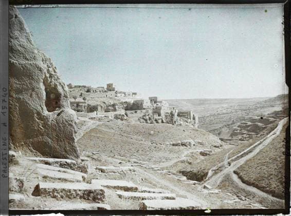 RECORD DATE NOT STATED South of Jerusalem, Palestine village of SiloÃ , 1918 - Near East, Egypt, Palestine, Cyprus - Paul Castelnau (photographic section of the armies) - (January 9 -October 6) (French - ï»¿Sud de JÃ rusalem , Palestine Village de SiloÃ ). Landscape, mont , mountain, valley, road, agglomeration panorama, Nature , Environment, Habitat , Architecture, Palestine, Jerusalem, Josaphat valley. SiloÃ Copyright: xpiemagsx AKahnlpie020223-309 !ACHTUNG AUFNAHMEDATUM GESCHÄTZT!