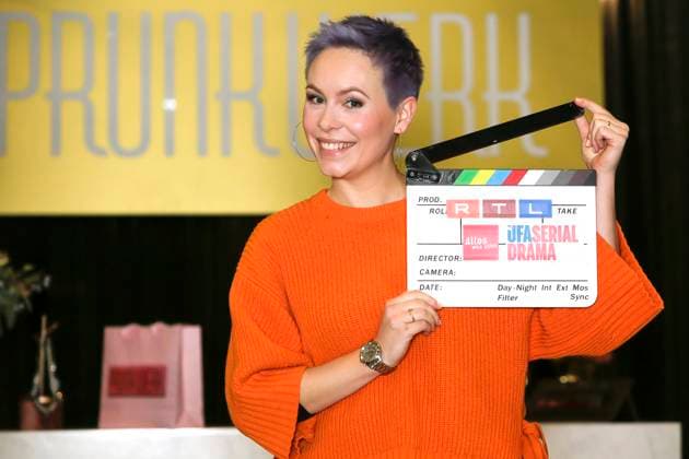 Bilder des Jahres 2023, Entertainment 02 Februar Entertainment Themen der Woche KW05 Entertainment Bilder des Tages Jasmin Minz beim Fototermin nach ihrer Babypause am Set der RTL TV-Serie Alles was zählt in den MMC-Studios in Ossendorf. Köln, 02.02.2023 *** Jasmin Minz at the photo shoot after her baby break on the set of the RTL TV series Alles was zählt at the MMC Studios in Ossendorf Cologne, 02 02 2023 Foto:xK.xSchulzx xFuturexImage