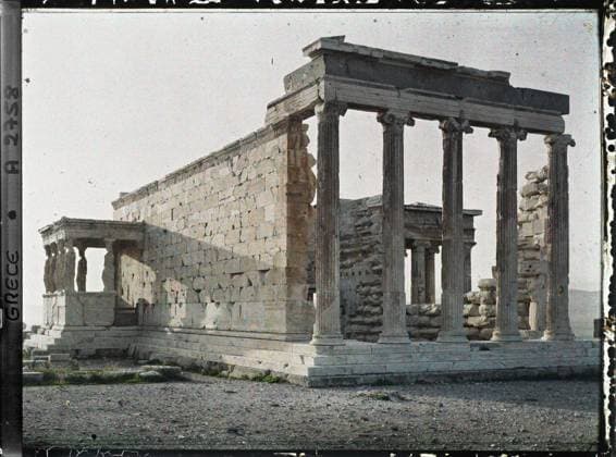 RECORD DATE NOT STATED Athens, Greece on the Acropolis, the facade is of the Erechtheion. In the background left, the tribune of caryatids, at the end of the southern wall , 1913 - Balkans, Italy - Jean Brunhes and Auguste LÃ on - (September - October 23) (French - ï»¿Athenes , Grece Sur l Acropole , la facade est de l Erechtheion. A l arriere plan gauche , la tribune de Cariatides , Ã l extrÃ mitÃ du mur sud). Statue, temple, archaeological vestige, sculpture, portico, column, Greco-Roman polytheism, antiquity, religious architecture, Habitat , Architecture , Art , Religion, Greece, Athens, the Erechteion against the day Copyright: xpiemagsx AKahnlpie020223-4347 !ACHTUNG AUFNAHMEDATUM GESCHÄTZT!