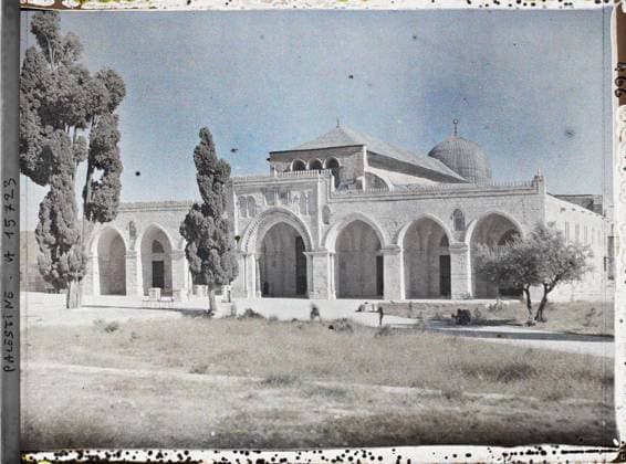RECORD DATE NOT STATED Jerusalem, Palestine Facade of the Al Aksa Mosque , 1918 - Near East, Egypt, Palestine, Cyprus - Paul Castelnau (photographic section of the armies) - (January 9 -October 6) (French - ï»¿JÃ rusalem , Palestine Facade de la mosquÃ e Al Aksa). Islam, portico, arc , arcade , arceau, mosque, religious architecture, Religion , Habitat , Architecture, Palestine, Jerusalem, Mosque El Aksa Copyright: xpiemagsx AKahnlpie020223-5065 !ACHTUNG AUFNAHMEDATUM GESCHÄTZT!