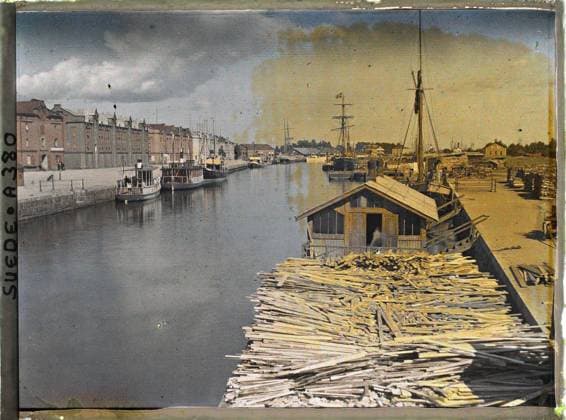 RECORD DATE NOT STATED Gävle, Sweden the interior port seen from the turning bridge over the Gävlean , 1910 - Voyage of Albert Kahn and Auguste LÃ on in Scandinavia - (August 9 - September 14) (French - ï»¿Gävle , Suede Le port intÃ rieur vu du pont tournant sur le Gävlean). Civil engineering, boat-wash, hydrography, port, river transport , lake, industry, Habitat , architecture, nature , environment, transport, economic activity, Gefle, the canal Copyright: xpiemagsx AKahnlpie020223-5148 !ACHTUNG AUFNAHMEDATUM GESCHÄTZT!