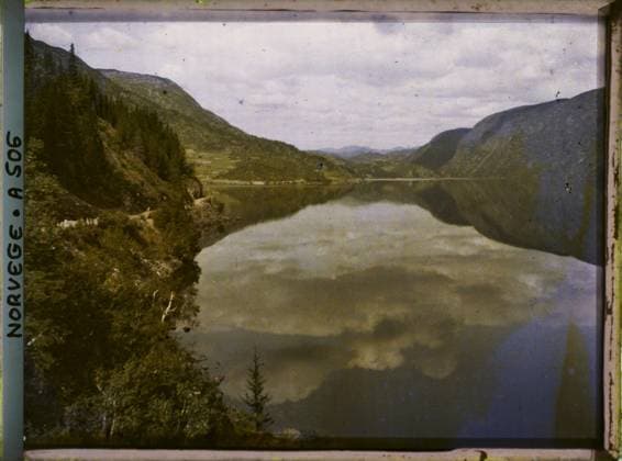 RECORD DATE NOT STATED Near Dalen, Norway? Lake Bandak? , 1910 - Voyage of Albert Kahn and Auguste LÃ on in Scandinavia - (August 9 - September 14) (French - ï»¿Pres de Dalen , Norvege? Le lac Bandak?). Landscape, mont , mountain, conifer, lake , pond, hydrography, Nature , Environment, Route the dual Ã cavity (edland) Copyright: xpiemagsx AKahnlpie020223-16009 !ACHTUNG AUFNAHMEDATUM GESCHÄTZT!