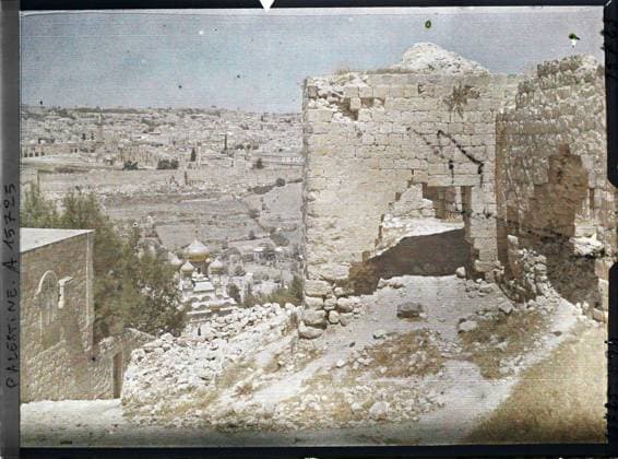 RECORD DATE NOT STATED Jerusalem, Palestine seen towards the Sainte Marie-Madeleine church on Mount of Oliviers , 1918 - Near East, Egypt, Palestine, Cyprus - Paul Castelnau (photographic section of the armies) - (January 9 -October 6) (French - ï»¿JÃ rusalem , Palestine Vue vers l Ã glise Sainte Marie-Madeleine sur le mont des Oliviers). Mount , Mountain, Christianity, Orthodox Church, Funeral Architecture, Islam, Housing, Fortified Architecture, Agglomeration Panorama, Rempart, Religious Architecture, Religion , Habitat , Architecture, Palestine, Jerrusali, the Lord wept, vue s , jerrusalem Copyright: xpiemagsx AKahnlpie020223-298 !ACHTUNG AUFNAHMEDATUM GESCHÄTZT!