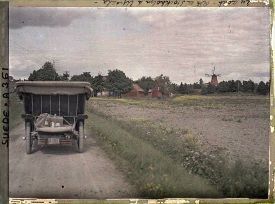 RECORD DATE NOT STATED Between Stockholm and Uppsala, Sweden The operators car between Stockholm and Uppsala , 1910 - Voyage of Albert Kahn and Auguste LÃ on in Scandinavia - (August 9 - September 14) (French - ï»¿Entre Stockholm et Uppsala , Suede La voiture des opÃ rateurs entre Stockholm et Uppsala). Mill, car transport, car, luggage, exists in high definition, photographer, housing, Transport , HD , Habitat , Architecture, August 24. Stockholm RTE in Upsala Route de Stockholm in Upsala Copyright: xpiemagsx AKahnlpie020223-5118 !ACHTUNG AUFNAHMEDATUM GESCHÄTZT!