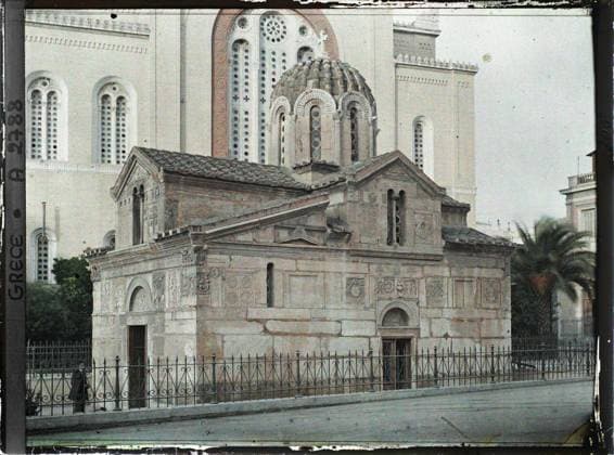 RECORD DATE NOT STATED Athens, Greece the little metropolis or Panagia Gorgoepikoos ( the Virgin who quickly fulfills ) in front of the new metropolis , 1913 - Balkans, Italy - Jean Brunhes and Auguste LÃ on - (September - October 23) (French - ï»¿Athenes , Grece La petite MÃ tropole ou Panagia Gorgoepikoos ( Â«la Vierge qui exauce viteÂ» ) devant la nouvelle MÃ tropole). Christianity, Orthodox Church, Middle Ages, sculpted decor, religious architecture, Religion , Art , Habitat , Architecture, Greece, Athens, the old metropolis (13th and 14th s.) Being s, the new Copyright: xpiemagsx AKahnlpie020223-4319 !ACHTUNG AUFNAHMEDATUM GESCHÄTZT!