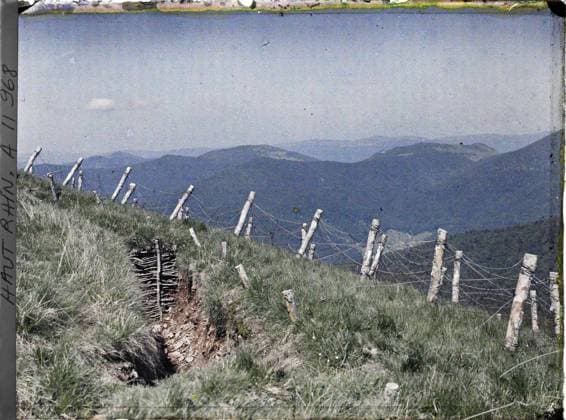 RECORD DATE NOT STATED Ballon d Alsace, Guebwiller, Haut-Rhin, Alsace, France seen on the Hohneck, Le Gresson, Le Ballon de Gebweiler and defensive installations , 1917 - Alsace - Paul Castelnau (photographic section of the armies) - (June) (French - ï»¿Ballon d Alsace , Guebwiller , Haut-Rhin , Alsace , France Vue sur le Hohneck , le Gresson , le ballon de Gebweiler et installations dÃ fensives ). Mont , Mountain, border, front, trenches, barbed wire, First World War, France, Alsace balloon, S, Le Hohneck, Le Gresson, Le Ballon de Gebweiler Copyright: xpiemagsx AKahnlpie020223-13509 !ACHTUNG AUFNAHMEDATUM GESCHÄTZT!