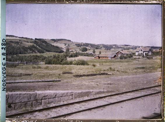RECORD DATE NOT STATED Fagernes, Norway Panorama taken from the train going to Christiania , 1910 - Voyage of Albert Kahn and Auguste LÃ on in Scandinavia - (August 9 - September 14) (French - ï»¿Fagernes , Norvege Panorama pris du train allant vers Christiania). Landscape, exists in high definition, rural architecture, agglomeration panorama, rail transport, Nature , Environment, HD, Housing , Architecture, Transport, Sweden, Fagernoes, towards Fagernoes (by rail) Copyright: xpiemagsx AKahnlpie020223-15824 !ACHTUNG AUFNAHMEDATUM GESCHÄTZT!