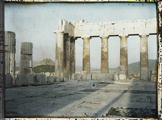 RECORD DATE NOT STATED Athens, Greece on the Acropolis, the Parthenon. Remains of the outdoor colonnade on the east side. Basically, Mont Lycabette , 1913 - Balkans, Italy - Jean Brunhes and Auguste LÃ on - (September - October 23) (French - ï»¿Athenes , Grece Sur l Acropole , le ParthÃ non. Vestiges de la colonnade extÃ rieure cÃ tÃ est. Au fond , le mont Lycabette). Mont , Mountain, temple, archaeological vestige, sunset, column, Greco-Roman polytheism, Antiquity, religious architecture, Habitat , Architecture , Religion , Art, Greece, Athens, has the interior of the Parthenon, seen s, the lycabette Copyright: xpiemagsx AKahnlpie020223-4358 !ACHTUNG AUFNAHMEDATUM GESCHÄTZT!