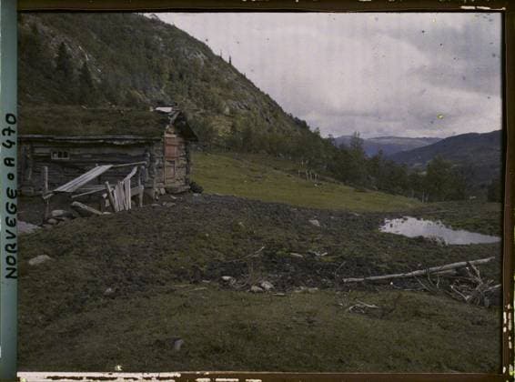 RECORD DATE NOT STATED Near Rjukan, Norway Panorama around Rjukan , 1910 - Voyage of Albert Kahn and Auguste LÃ on in Scandinavia - (August 9 - September 14) (French - ï»¿Pres de Rjukan , Norvege Panorama aux environs de Rjukan). Landscape, forest , wood, hut, rural architecture, Nature , Environment, Habitat , Architecture, Pres de Rjukan, Environs de Rjukan Province de Telemarken Copyright: xpiemagsx AKahnlpie020223-15977 !ACHTUNG AUFNAHMEDATUM GESCHÄTZT!