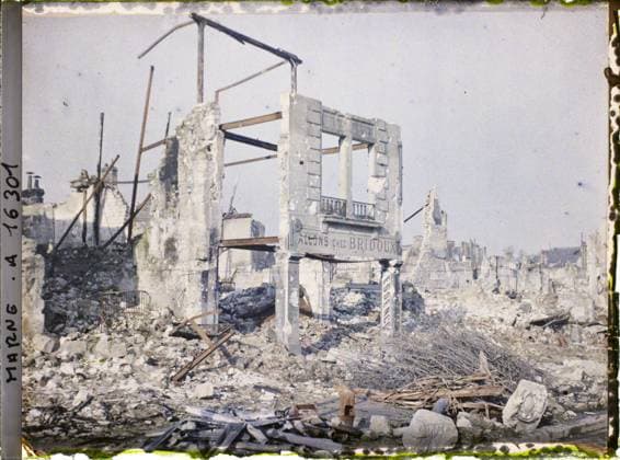 RECORD DATE NOT STATED Reims , Marne , Champagne , France , 1919 - Devastated regions, Marne, Aisne - Paul Castelnau - (February -March) (French - ï»¿Reims , Marne , Champagne , France). Advertising, ruins, bombing, street , neighborhood, place, rubble, post-war period, Economic activity, First World War, Habitat , Architecture, France, Reims, place DrouÃ«t d Erlon Copyright: xpiemagsx AKahnlpie020223-19608 !ACHTUNG AUFNAHMEDATUM GESCHÄTZT!