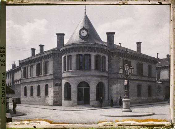 RECORD DATE NOT STATED Bordeaux, France Military prison, called Boudet barracks, rue Pessac , 1920-1921 - Charente, Gironde, Basse -PyrÃ nÃ es, Hautes PyrÃ nÃ es - Fernand Cuville (French - ï»¿Bordeaux , France La prison militaire , dite caserne Boudet , rue Pessac). Floor , RÃ verbere, Tour, Clock, public civil architecture, architectural inscription, army, Habitat , architecture, registration , information, company, France, Bordeaux, the Council of War Copyright: xpiemagsx AKahnlpie020223-21895 !ACHTUNG AUFNAHMEDATUM GESCHÄTZT!