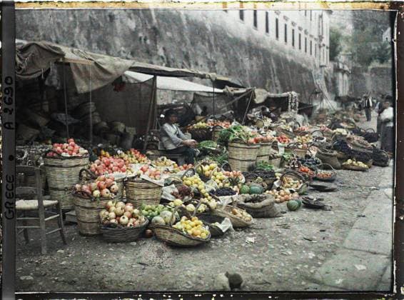 RECORD DATE NOT STATED Corfu, Greece the fruit market , 1913 - Balkans, Italy - Jean Brunhes and Auguste LÃ on - (September - October 23) (French - ï»¿Corfou , Grece Le marchÃ aux fruits). Market , fair, food, street scene, vegetable, fruit, man, Economic activity, daily life, human beings, Greece, Corfu, fruit on the bridge and in front of the post Copyright: xpiemagsx AKahnlpie020223-3509 !ACHTUNG AUFNAHMEDATUM GESCHÄTZT!