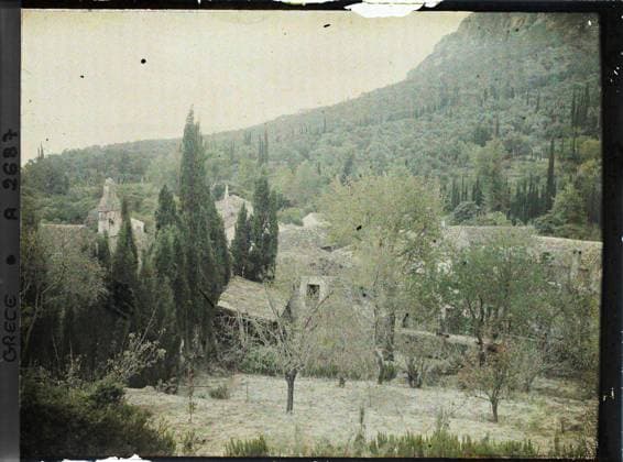 RECORD DATE NOT STATED Corfu, Greece seen from the village from above , 1913 - Balkans, Italy - Jean Brunhes and Auguste LÃ on - (September - October 23) (French - ï»¿Corfou , Grece Vue du village d en haut). Forest , Wood, agglomeration panorama, vegetation , botany, Habitat , architecture, nature , environment, Greece, Corfu, view from above the village: the bell tower behind the almond cypresses Copyright: xpiemagsx AKahnlpie020223-3506 !ACHTUNG AUFNAHMEDATUM GESCHÄTZT!
