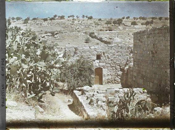 RECORD DATE NOT STATED East of Jerusalem, Palestine vestiges of the house of Marie-Madeleine and Marthe in Bethanie , 1918 - Near East, Egypt, Palestine, Cyprus - Paul Castelnau (photographic section of the armies) - (January 9 -October 6) (French - ï»¿Est de JÃ rusalem , Palestine Vestiges de la demeure de Marie-Madeleine et de Marthe Ã Bethanie). Christianity, archaeological vestige, fatty plant, prickly pear, home, antiquity, Religion , Habitat , Architecture , Art, Palestine, Jerusalem, Bethany. Ruins of the house of Marie Madeleine and Marthe Copyright: xpiemagsx AKahnlpie020223-315 !ACHTUNG AUFNAHMEDATUM GESCHÄTZT!