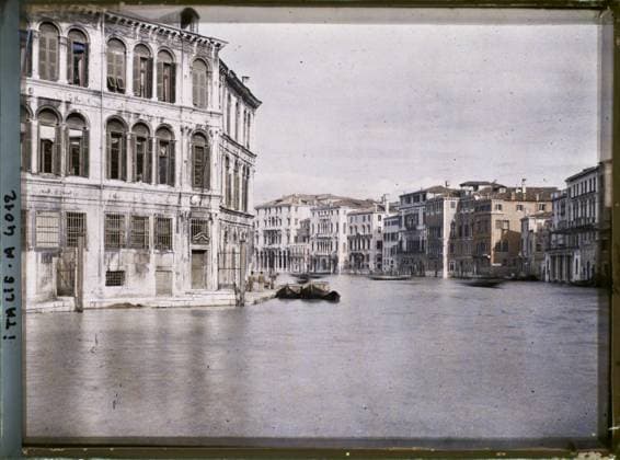 RECORD DATE NOT STATED Venice, Italy Grand Canal and Camerlenghi Palace , 1912 - Balkans, Italy - Jean Brunhes and Auguste LÃ on - (October 13 - 27) (French - ï»¿Venise , Italie Grand Canal et palais des Camerlenghi). Canal, civil engineering, boat, maritime transport, river , lake transport, palace , castle, Habitat , Architecture , Transport, Venice Italy, Venice, the Grand Canal Copyright: xpiemagsx AKahnlpie020223-15745 !ACHTUNG AUFNAHMEDATUM GESCHÄTZT!