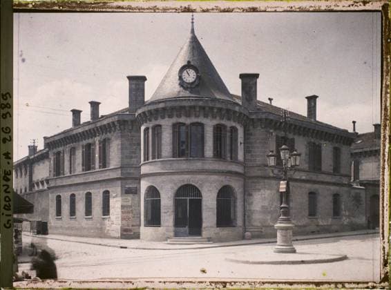 RECORD DATE NOT STATED Bordeaux, France Military prison, called Boudet barracks, rue Pessac , 1920-1921 - Charente, Gironde, Basse -PyrÃ nÃ es, Hautes PyrÃ nÃ es - Fernand Cuville (French - ï»¿Bordeaux , France La prison militaire , dite caserne Boudet , rue Pessac). Floor , RÃ verbere, Tour, Clock, public civil architecture, architectural inscription, army, Habitat , architecture, registration , information, company, France, Bordeaux, the Council of War Copyright: xpiemagsx AKahnlpie020223-21897 !ACHTUNG AUFNAHMEDATUM GESCHÄTZT!