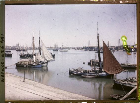 RECORD DATE NOT STATED Bordeaux, France Pinasses in the port , 1920-1921 - Charente, Gironde, Basse -PyrÃ nÃ es, Hautes PyrÃ nÃ es - Fernand Cuville (French - ï»¿Bordeaux , France Pinasses dans le port). River, quay, port, sailboat, agglomeration panorama, river , lake transport, Habitat , Architecture , Transport, France, Bordeaux, view of the port of Bordeaux Copyright: xpiemagsx AKahnlpie020223-21899 !ACHTUNG AUFNAHMEDATUM GESCHÄTZT!