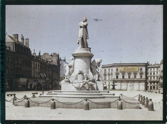 RECORD DATE NOT STATED Bordeaux, France The statue of LÃ on Gambetta and the AllÃ es de Tourny , 1920-1921 - Charente, Gironde, Basse -PyrÃ nÃ es, Hautes PyrÃ nÃ es - Fernand Cuville (French - ï»¿Bordeaux , France La statue de LÃ on Gambetta et les allÃ es de Tourny). Statue, political figure, sculpture, commercial registration, statuary registration, street , neighborhood, place, Personality, art, registration , information, housing , architecture, France, Bordeaux, Monument de Gambetta, allÃ es de Tourny Copyright: xpiemagsx AKahnlpie020223-21884 !ACHTUNG AUFNAHMEDATUM GESCHÄTZT!