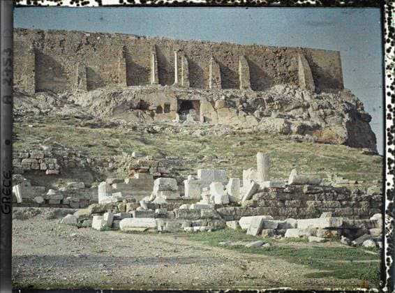 RECORD DATE NOT STATED Athens, Greece vestiges of the rear stage of the Dyonisos Theater. Above, under the southern wall of the Acropolis, the chapel of the Virgin of the Cave , 1913 - Balkans, Italy - Jean Brunhes and Auguste LÃ on - (September - October 23) (French - ï»¿Athenes , Grece Vestiges de l arriere scene du ThÃ Ã¢tre de Dyonisos. Au-dessus , sous le mur sud de l Acropole , la chapelle de la Vierge de la grotte). Christianity, Orthodox Church, Archaeological Vestige, Civil Engineering, Public Civil Architecture, Column, Terrace, Cave, Antiquity, Theater, Religious Architecture, Religion , Habitat , Architecture , Art, Greece, Athens, on the 1st plan, the rear stage of the Dyonisios theater & 2 columns Copyright: xpiemagsx AKahnlpie020223-4373 !ACHTUNG AUFNAHMEDATUM GESCHÄTZT!