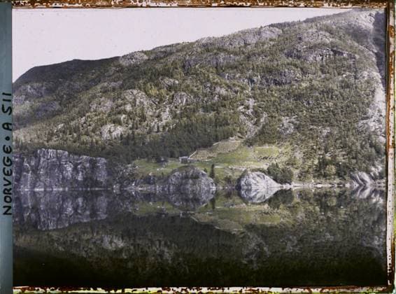 RECORD DATE NOT STATED Near Dalen, Norway Le Jardin Omsberg, in Tokke by Lake byrttevatn , 1910 - Voyage of Albert Kahn and Auguste LÃ on in Scandinavia - (August 9 - September 14) (French - ï»¿Pres de Dalen , Norvege Le jardin Omsberg , Ã Tokke au bord du lac Byrtevatn). Landscape, mont , mountain, conifer, forest , wood, exists in high definition, lake , pond, hydrography, Nature , Environment, HD, Route the dual Ã cavity (edland) Copyright: xpiemagsx AKahnlpie020223-16018 !ACHTUNG AUFNAHMEDATUM GESCHÄTZT!