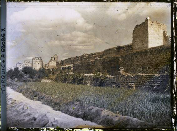 RECORD DATE NOT STATED Constantinople (current Istanbul), Turkey segment of the wall of the old town (square towers and walls) , 1912 - Turkey - StÃ phane Passet - (September) (French - ï»¿Constantinople ( actuelle Istanbul ) , Turquie Segment du mur de l enceinte de la vieille ville ( tours carrÃ es et murs )). Tower, fortified architecture, antiquity, fortifications, rampart, Habitat , Architecture , Art Copyright: xpiemagsx AKahnlpie020223-4994 !ACHTUNG AUFNAHMEDATUM GESCHÄTZT!