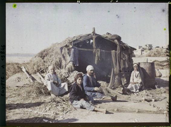 RECORD DATE NOT STATED Around Port-Said, Egypt, Africa Fishermen by Lake Menzaleh , 1918 - Near East, Egypt, Palestine, Cyprus - Paul Castelnau (photographic section of the armies) - (January 9 -October 6) (French - ï»¿Aux environs de Port-SaÃ¯d , Egypte , Afrique PÃªcheurs au bord du lac Menzaleh). Costume, lagoon, spinning, hut, child, lake , pond, rural architecture, fishing , sea trades, barrel, hairstyle , headgear, man, Clothing, human beings, habitat , architecture, economic activity, Egypt, Port-Said, fisherman s hut, the edge of Lake Manzaleh Copyright: xpiemagsx AKahnlpie020223-6953 !ACHTUNG AUFNAHMEDATUM GESCHÄTZT!