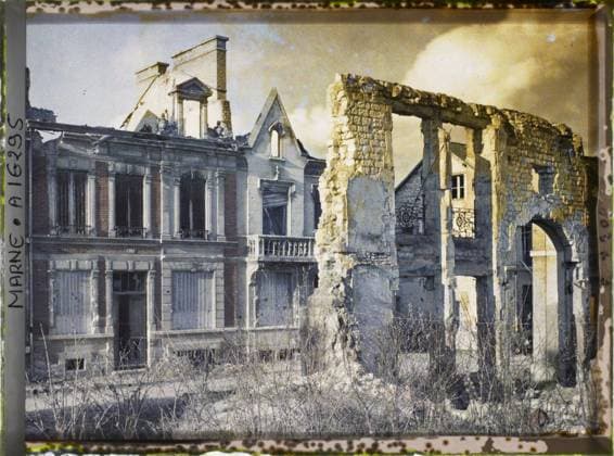 RECORD DATE NOT STATED Reims , Marne , Champagne , France , 1919 - Devastated regions, Marne, Aisne - Paul Castelnau - (February -March) (French - ï»¿Reims , Marne , Champagne , France). Home, ruins, bombing, street , neighborhood, post-war period, Habitat , Architecture, First World War, France, Reims, rue Eugene Destenques Copyright: xpiemagsx AKahnlpie020223-19600 !ACHTUNG AUFNAHMEDATUM GESCHÄTZT!