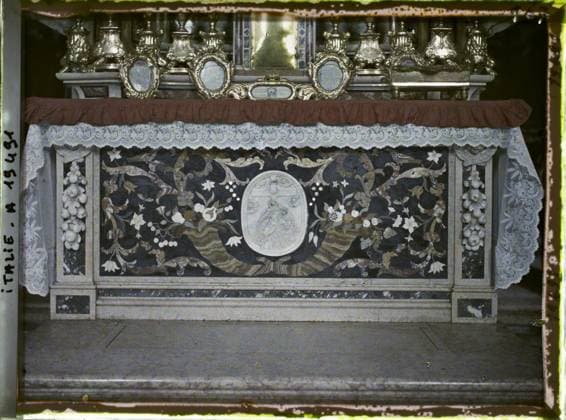 RECORD DATE NOT STATED Vantone, Italy Detail of Assisi and the church of Siro and liber , 1918 - Italy - Fernand Cuville - (March -August) (French - ï»¿VÃ rone , Italie DÃ tail de l autel de l Ã glise Santi Siro e Libero). Church, Christianity, inner view, altar, mosaic, medallion, religious architecture, Religion , Habitat , Architecture, Italy, Verona, detail of the mosaic altar Copyright: xpiemagsx AKahnlpie020223-14754 !ACHTUNG AUFNAHMEDATUM GESCHÄTZT!
