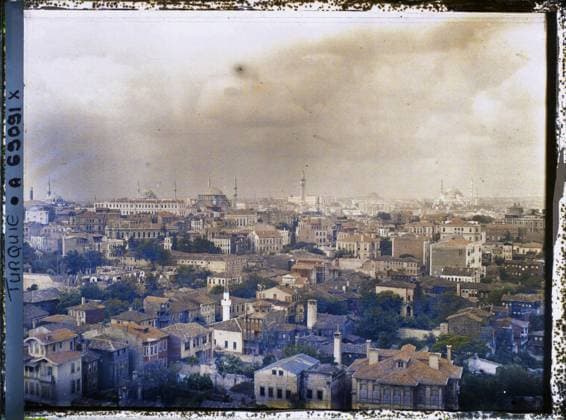 RECORD DATE NOT STATED Constantinople (current Istanbul), Turkey Panorama taken from a minaret of Aya Sofya Camii ( Holy Sophia Mosque ) , 1912 - Turkey - StÃ phane Passet - (September) (French - ï»¿Constantinople ( actuelle Istanbul ) , Turquie Panorama pris d un minaret de la Aya Sofya Camii ( Â«mosquÃ e Sainte-SophieÂ» )). Minaret, mosque, agglomeration panorama, Habitat , Architecture Copyright: xpiemagsx AKahnlpie020223-5057 !ACHTUNG AUFNAHMEDATUM GESCHÄTZT!